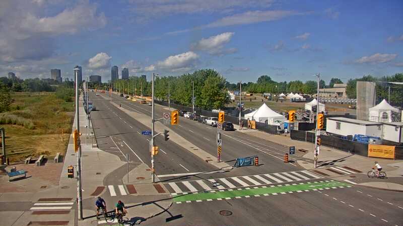 Traffic camera image at 2025-08-24 14:35:04