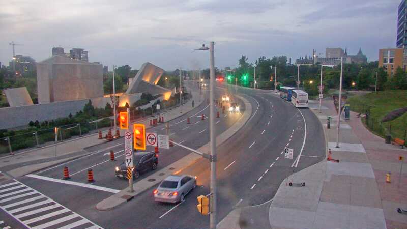 Traffic camera image at 2025-07-06 01:10:23