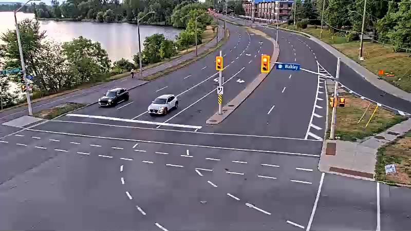 Traffic camera image at 2025-08-25 00:00:27