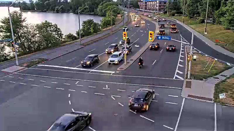 Traffic camera image at 2025-08-25 00:05:32