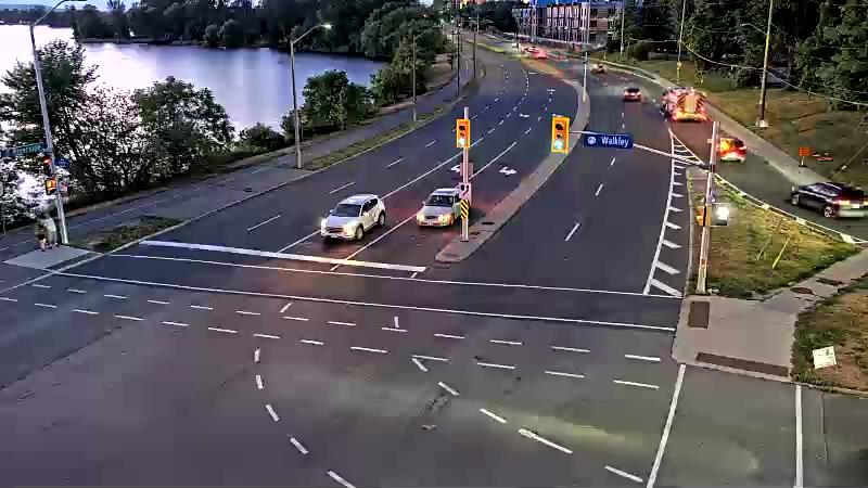 Traffic camera image at 2025-08-25 00:15:27