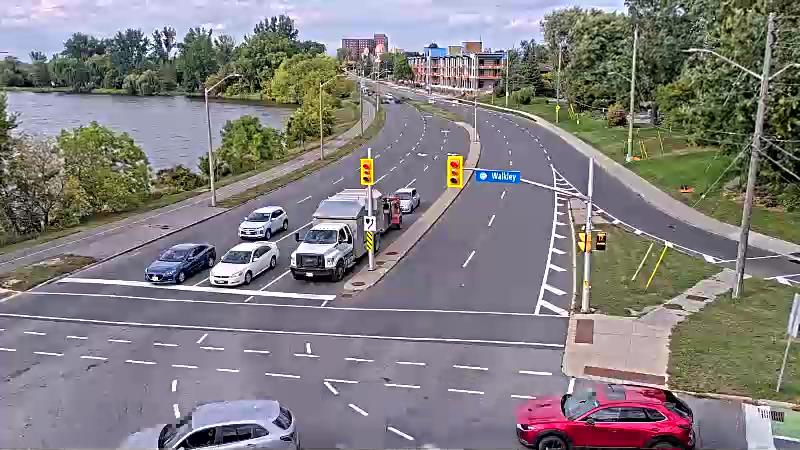 Traffic camera image at 2025-09-18 19:40:31