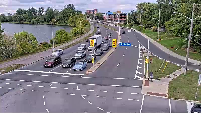 Traffic camera image at 2025-09-18 20:10:25
