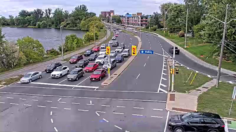 Traffic camera image at 2025-09-18 20:35:35
