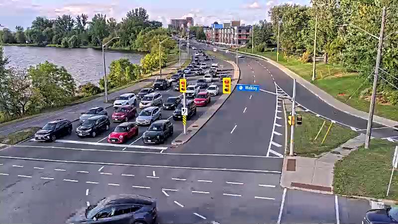Traffic camera image at 2025-09-18 21:15:25