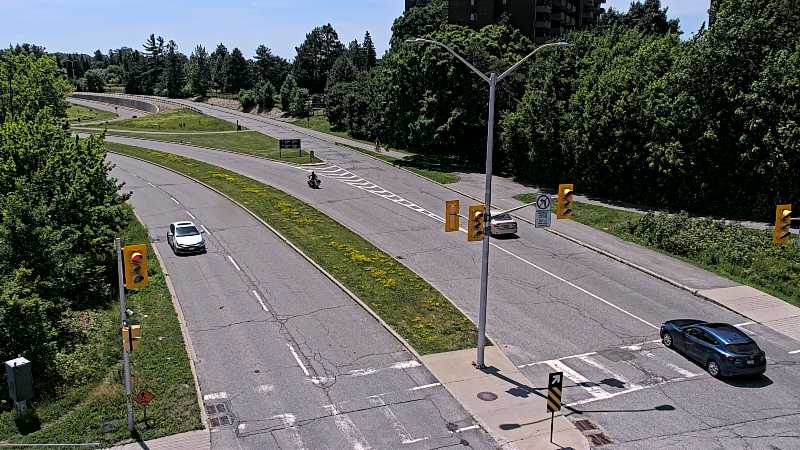 Traffic camera image at 2025-06-30 17:10:36