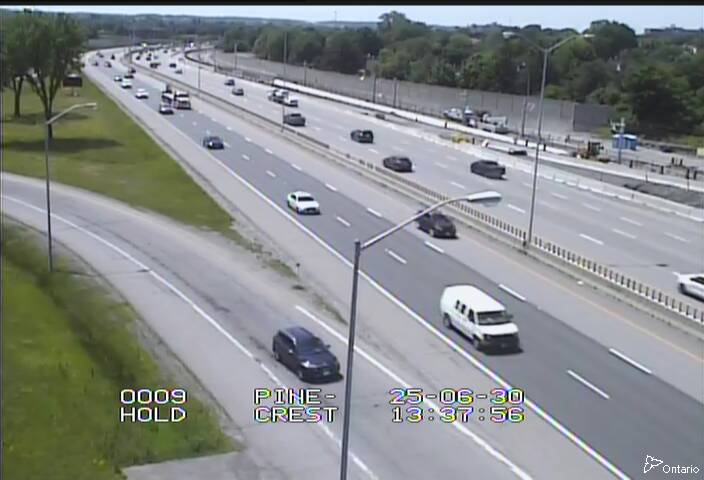 Traffic camera image at 2025-06-30 17:40:27