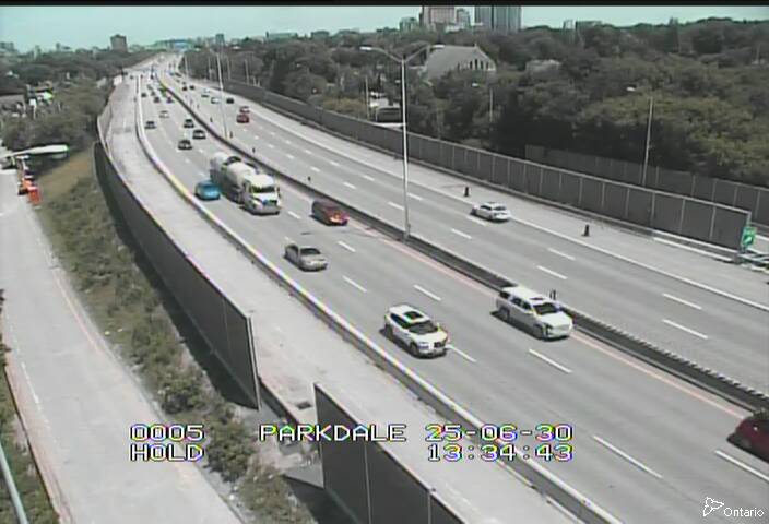 Traffic camera image at 2025-06-30 17:37:02