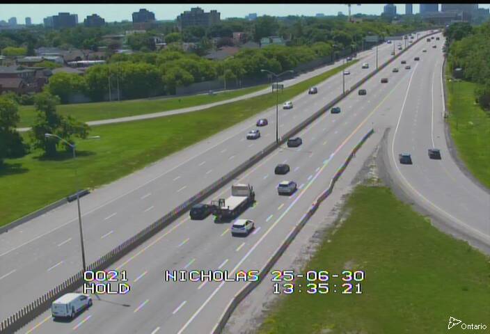 Traffic camera image at 2025-06-30 17:40:28
