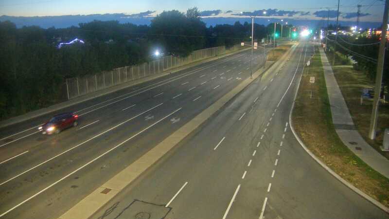 Traffic camera image at 2025-08-25 00:30:27