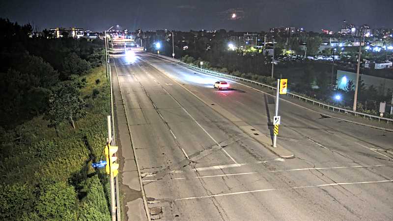 Traffic camera image at 2025-07-02 04:00:24