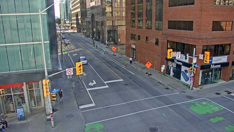 Traffic camera image at 2025-09-14 17:15:32