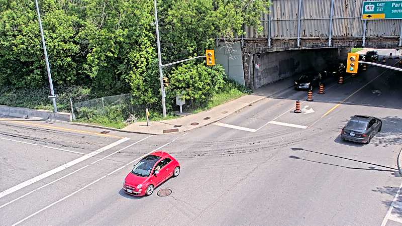 Traffic camera image at 2025-06-30 18:25:32