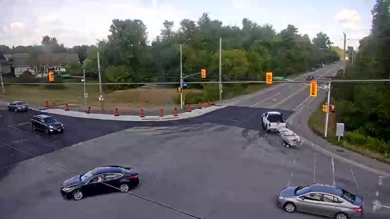 Traffic camera image at 2025-09-01 19:40:32