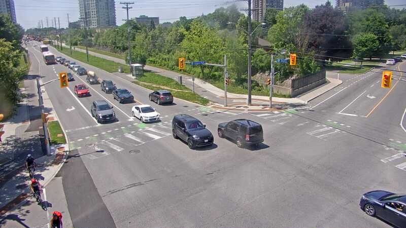Traffic camera image at 2025-06-30 17:15:43