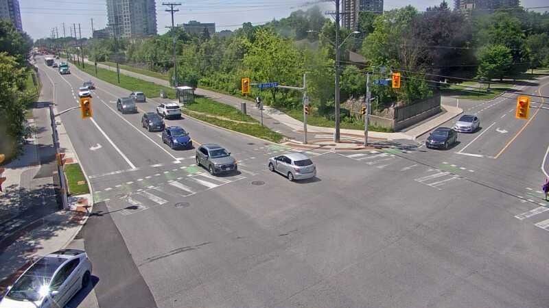 Traffic camera image at 2025-06-30 17:37:06