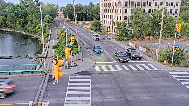 Traffic camera image at 2025-08-25 00:00:08