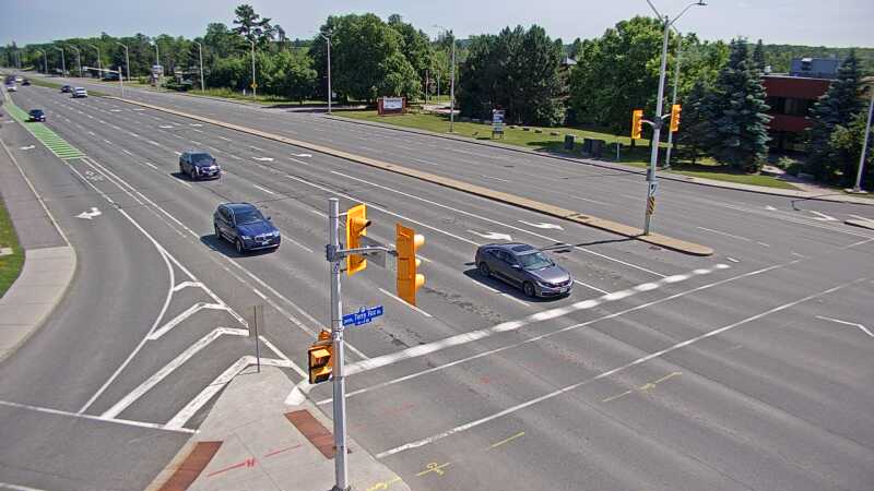 Traffic camera image at 2025-06-30 19:10:43