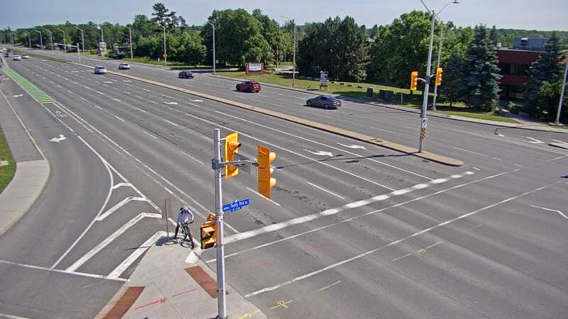 Traffic camera image at 2025-06-30 19:40:43