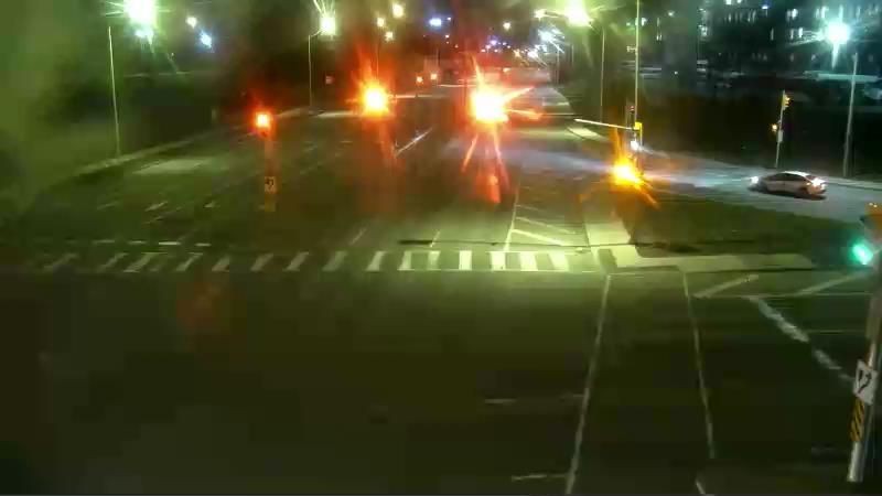 Traffic camera image at 2025-04-25 07:10:23
