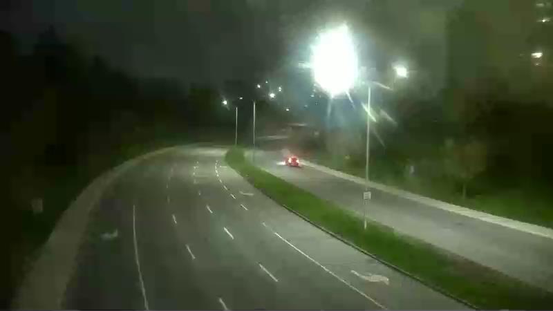 Traffic camera image at 2025-05-09 07:36:07