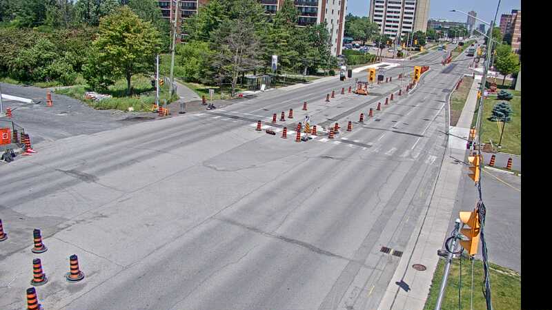 Traffic camera image at 2025-06-30 17:37:11