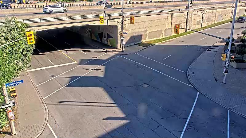 Traffic camera image at 2025-08-31 13:05:38