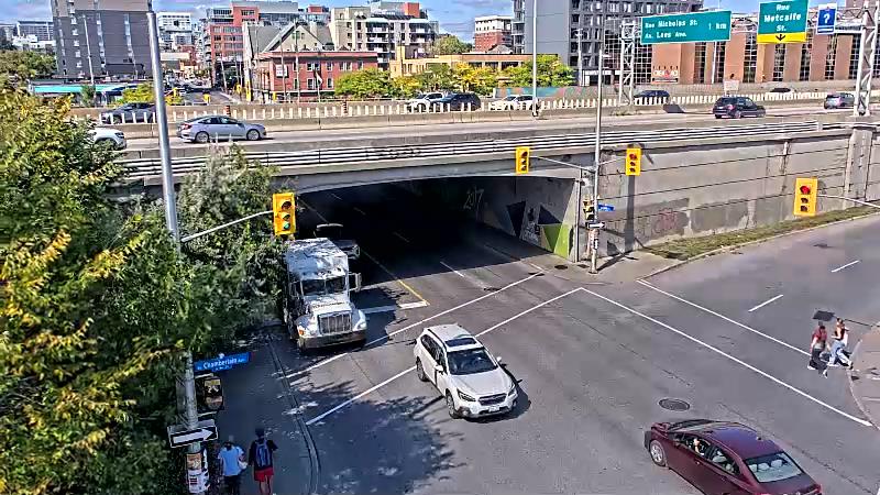Traffic camera image at 2025-09-14 18:35:37