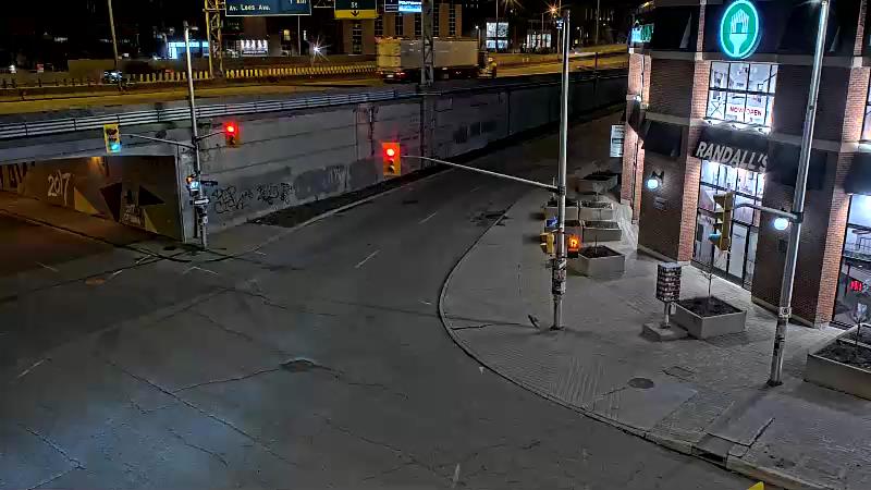 Traffic camera image at 2025-04-25 08:30:42