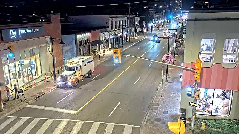 Traffic camera image at 2025-08-25 02:40:33