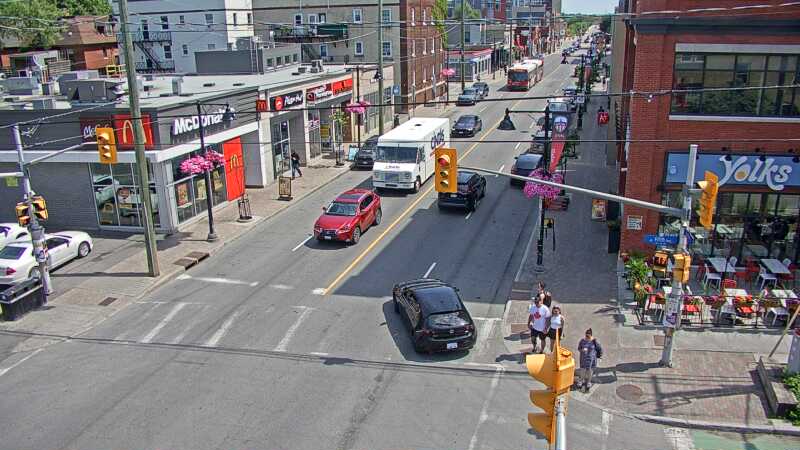 Traffic camera image at 2025-06-30 18:40:44