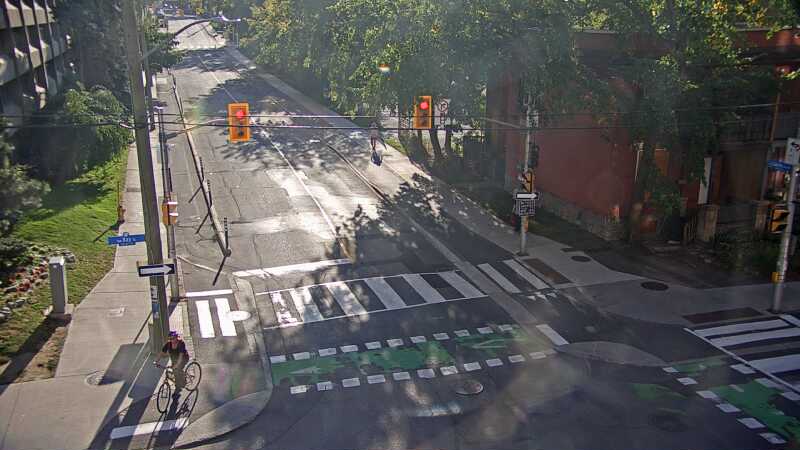 Traffic camera image at 2025-09-16 21:10:43