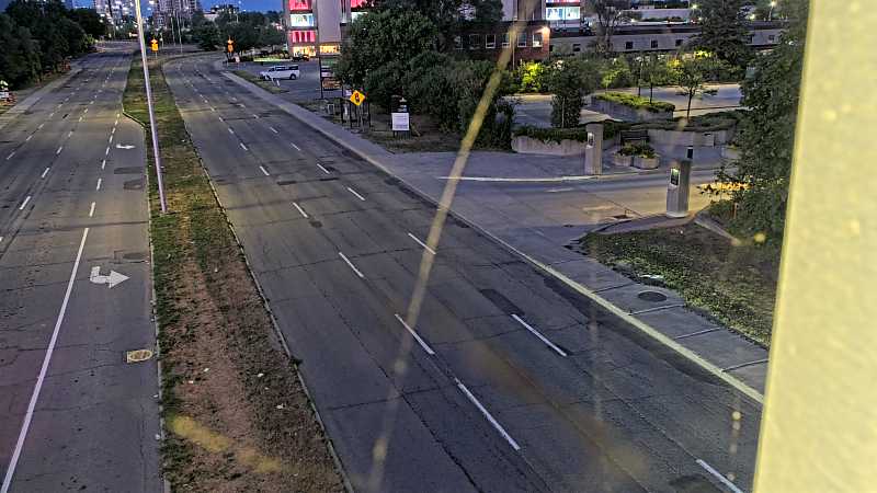 Traffic camera image at 2025-08-25 00:15:43