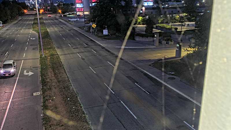 Traffic camera image at 2025-08-25 00:25:42