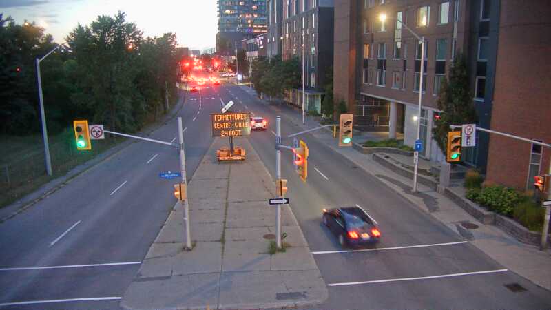 Traffic camera image at 2025-08-25 00:15:43
