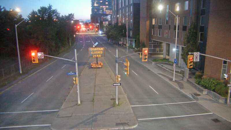 Traffic camera image at 2025-08-25 00:25:42