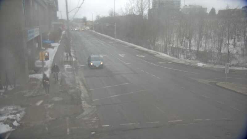 Traffic camera image at 2025-03-09 13:37:05