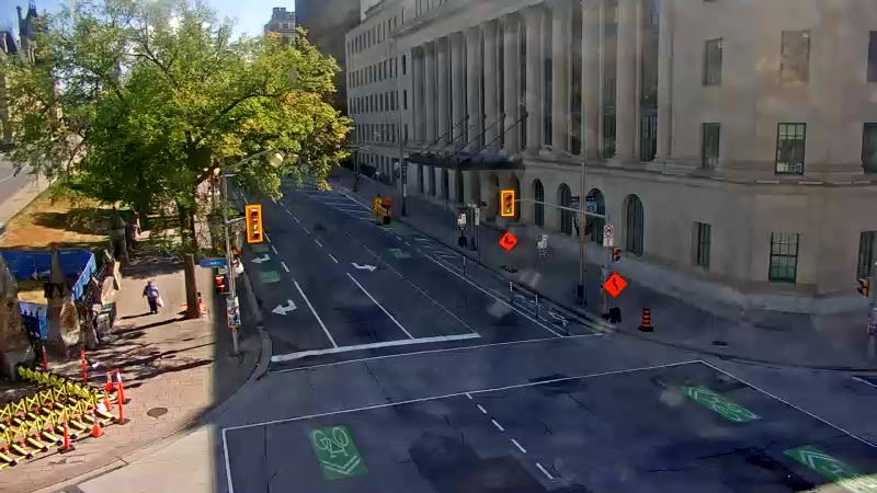 Traffic camera image at 2025-08-24 14:35:10