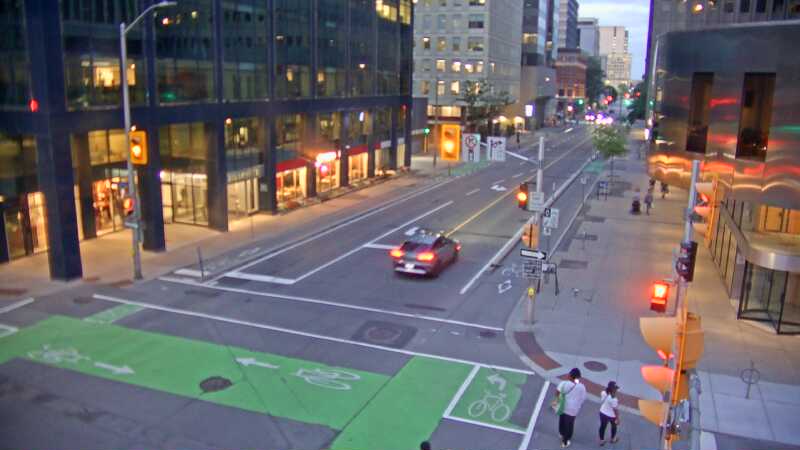 Traffic camera image at 2025-08-25 00:05:44