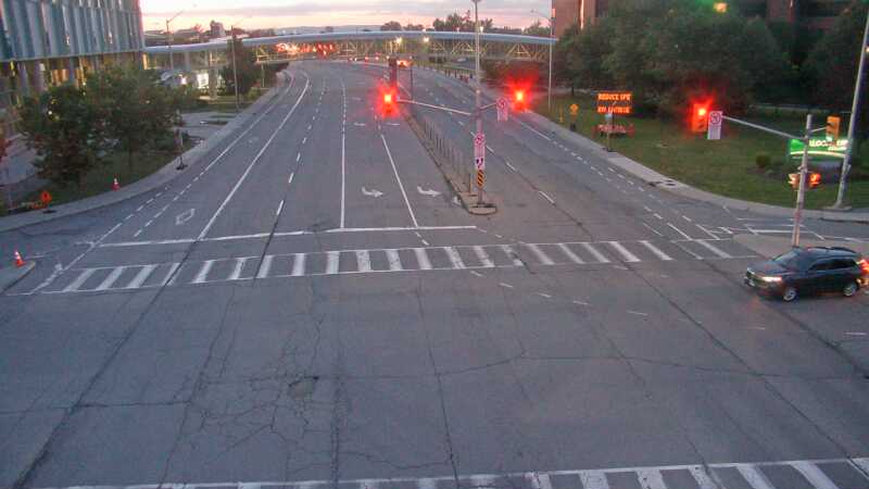 Traffic camera image at 2025-07-04 01:15:42