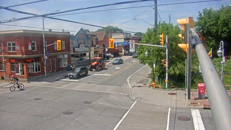 Traffic camera image at 2025-06-30 18:20:44