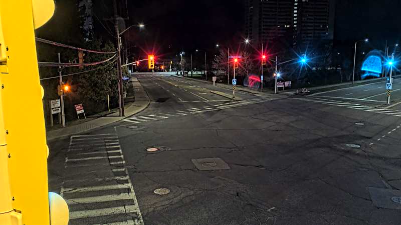 Traffic camera image at 2025-04-25 08:30:43