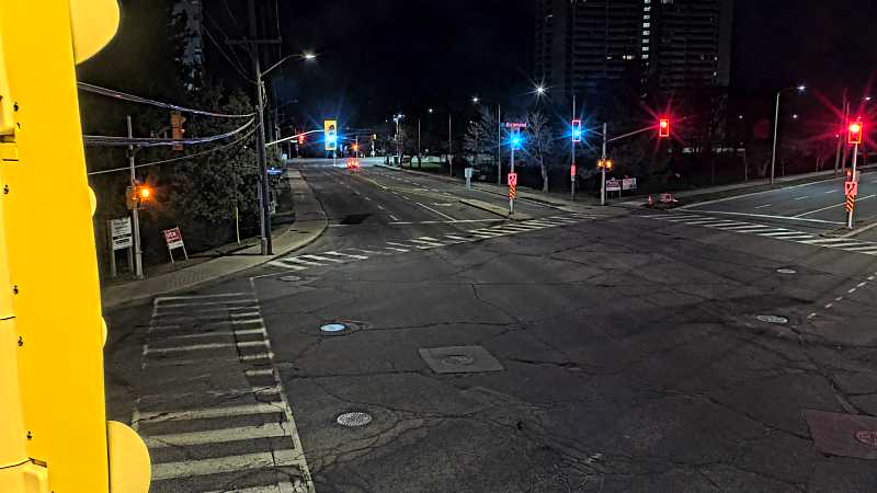Traffic camera image at 2025-04-25 08:36:21