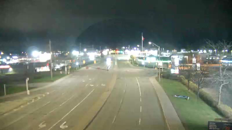Traffic camera image at 2025-05-09 05:30:06