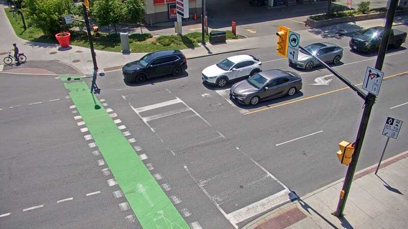 Traffic camera image at 2025-06-30 16:37:43