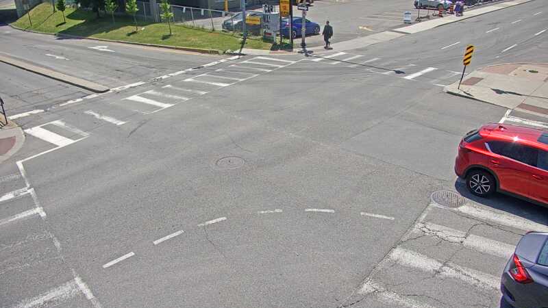 Traffic camera image at 2025-06-30 17:37:22