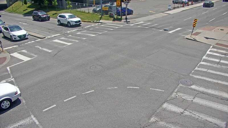 Traffic camera image at 2025-06-30 17:40:46