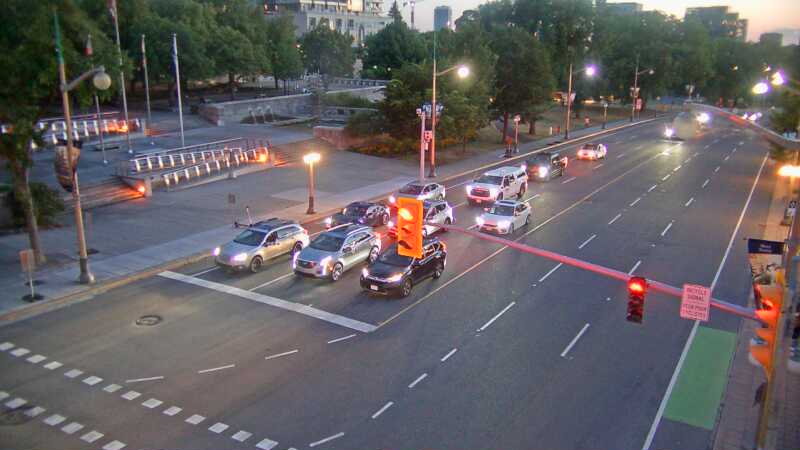 Traffic camera image at 2025-08-25 00:15:46