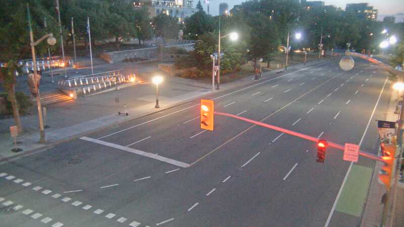 Traffic camera image at 2025-08-25 00:25:44