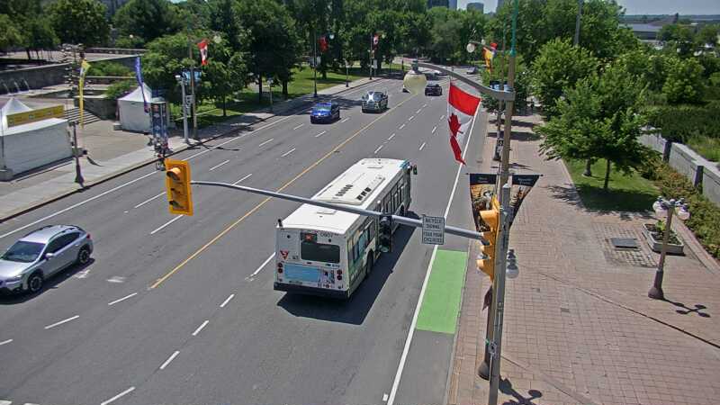 Traffic camera image at 2025-06-30 17:37:22